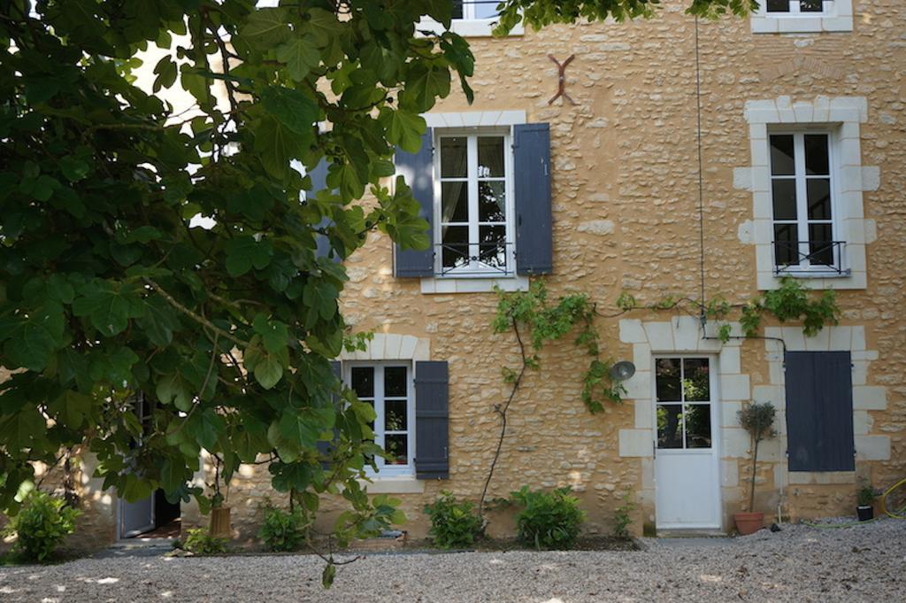 Le Prieure Bed & Breakfast Lezigne Exterior photo