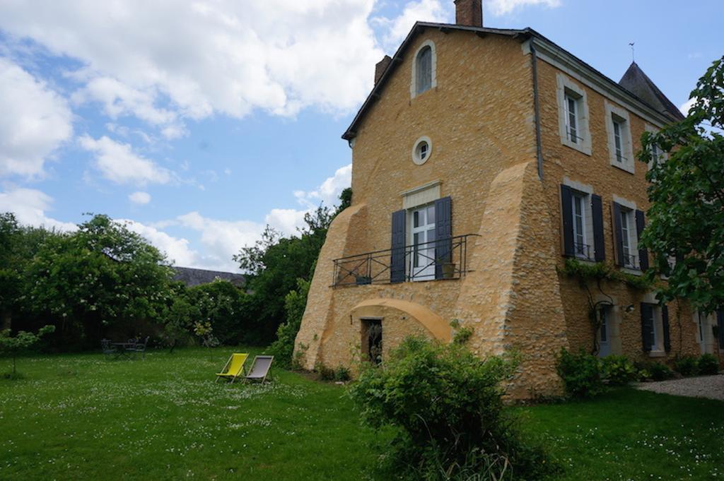 Le Prieure Bed & Breakfast Lezigne Exterior photo